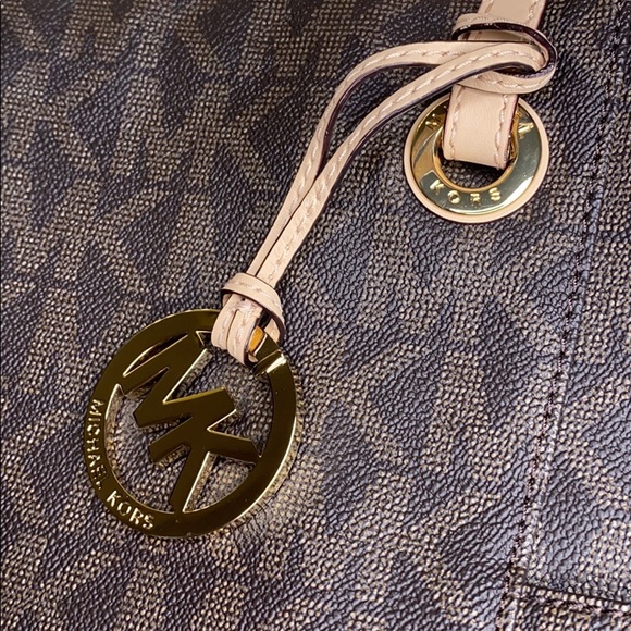 Authentic MICHAEL Michael Kors MK Signature Tote - Picture 5 of 13